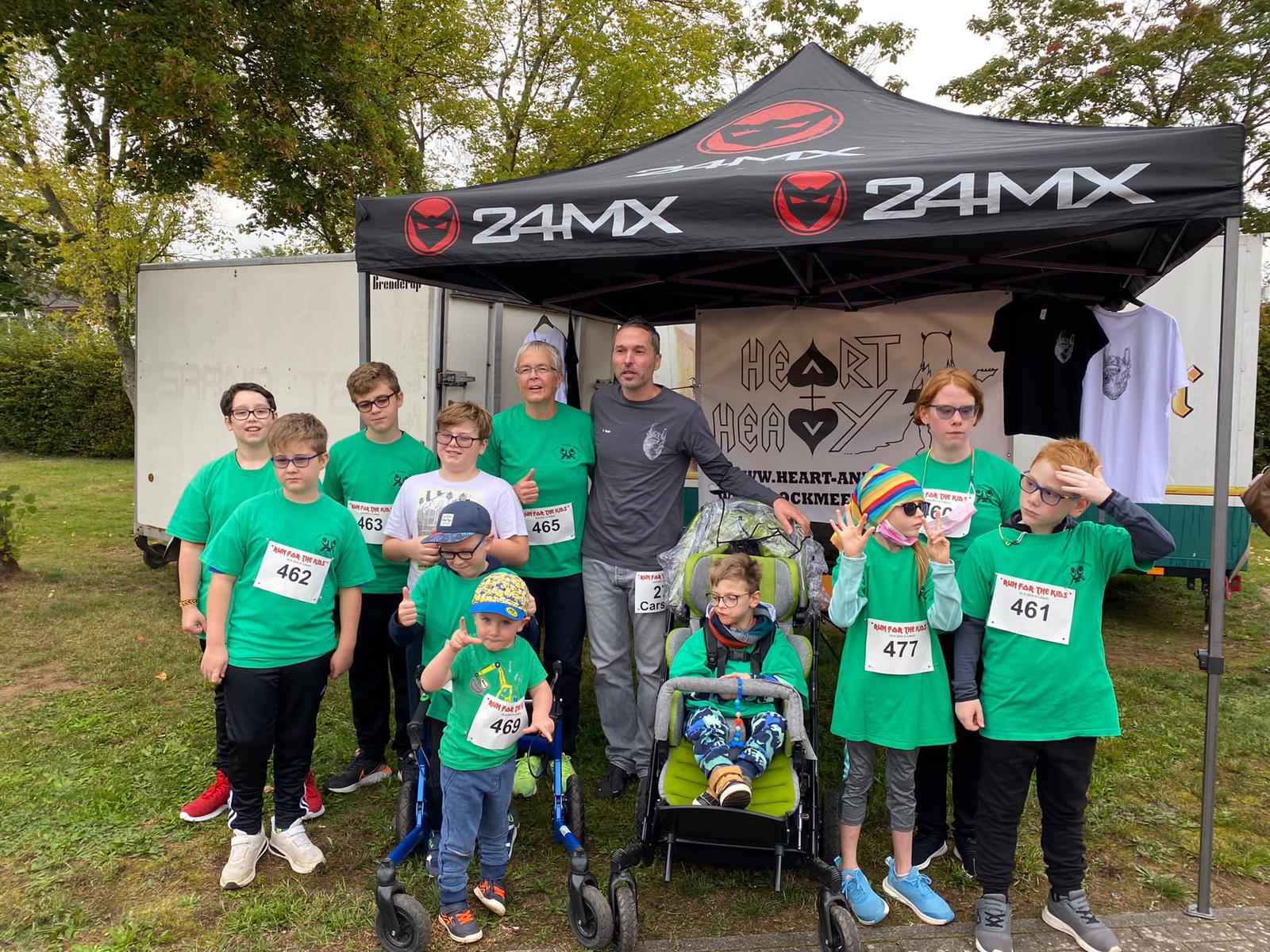 1.%20Benefizlauf%20von%20Heart%20and%20Heavy%20e.%20V.%20am%2026.09.2021%20im%20Lebacher%20Stadion%20Gruppenfoto 1.%20Benefizlauf%20von%20Heart%20and%20Heavy%20e.%20V.%20am%2026.09.2021%20im%20Lebacher%20Stadion%20Gruppenfoto